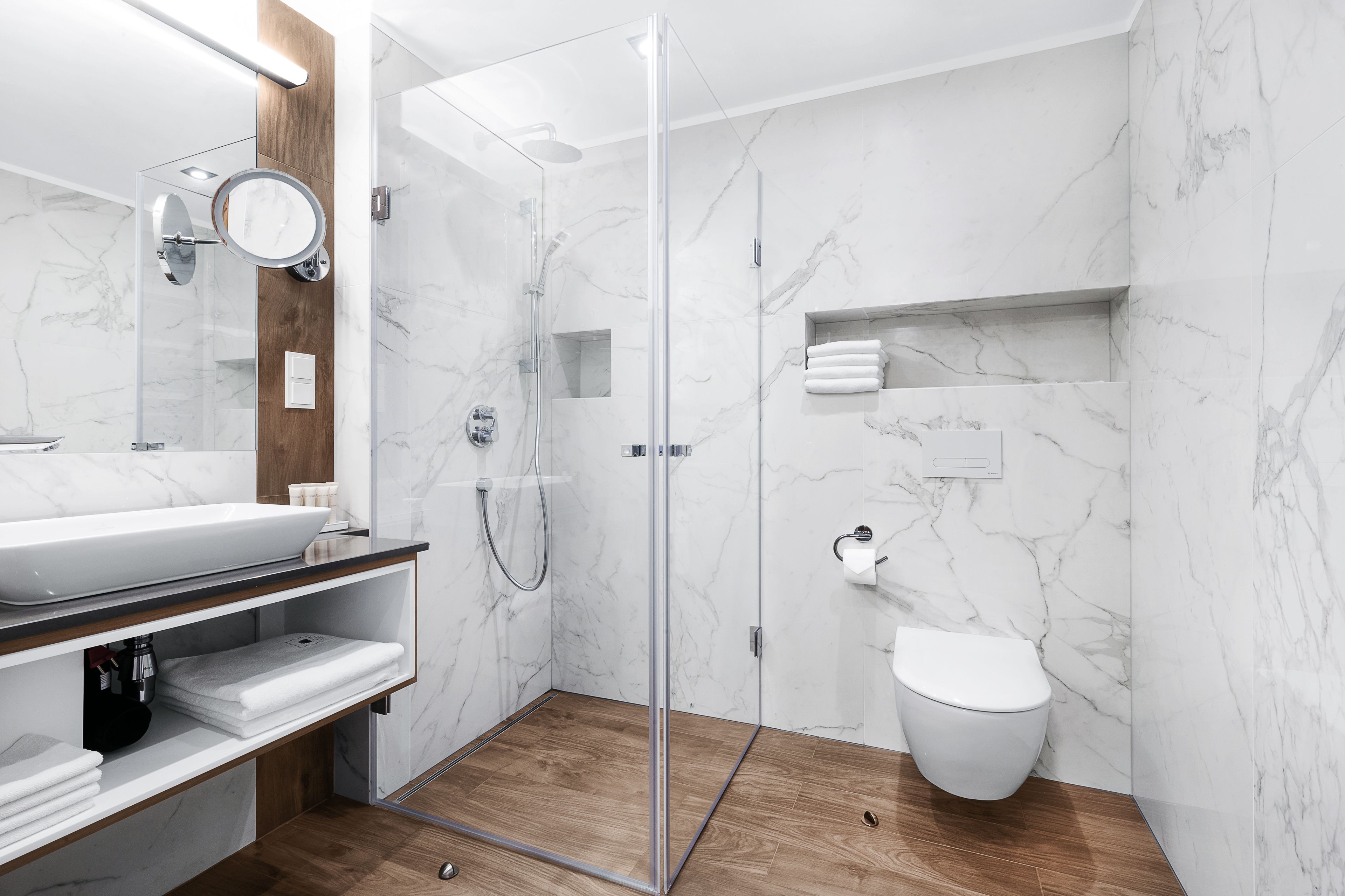 family apartment | bathroom | shower, rainfall showerhead, free toiletries, hair dryer