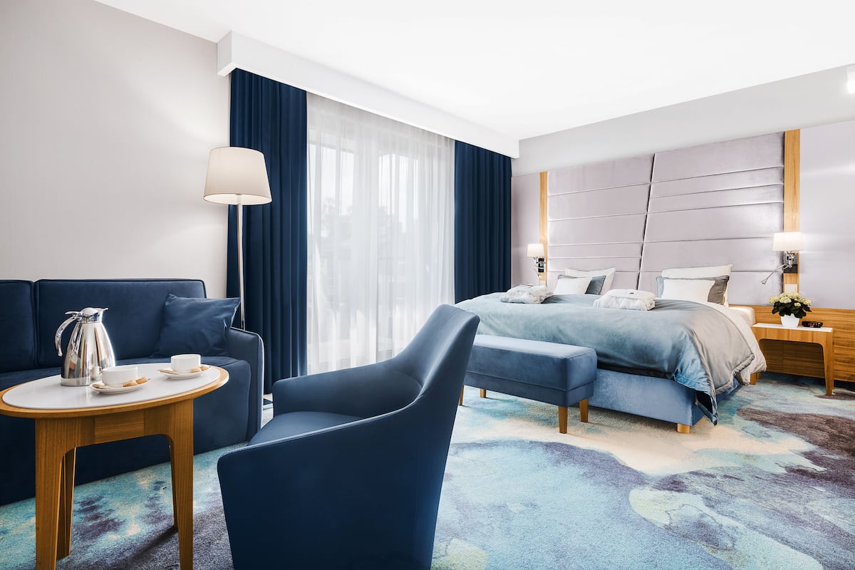 1 bedroom, premium bedding, in-room safe, desk