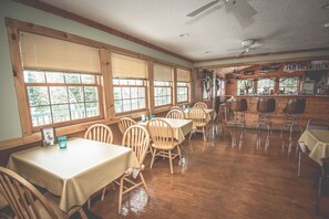 Lunch and dinner served - Skyport Lodge (Grand Marais)