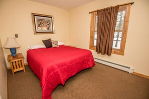 Chambre Simple Économique, 1 grand lit