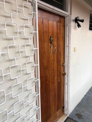 Property entrance - Kingston Luxury Condo Apartment (Kingston)