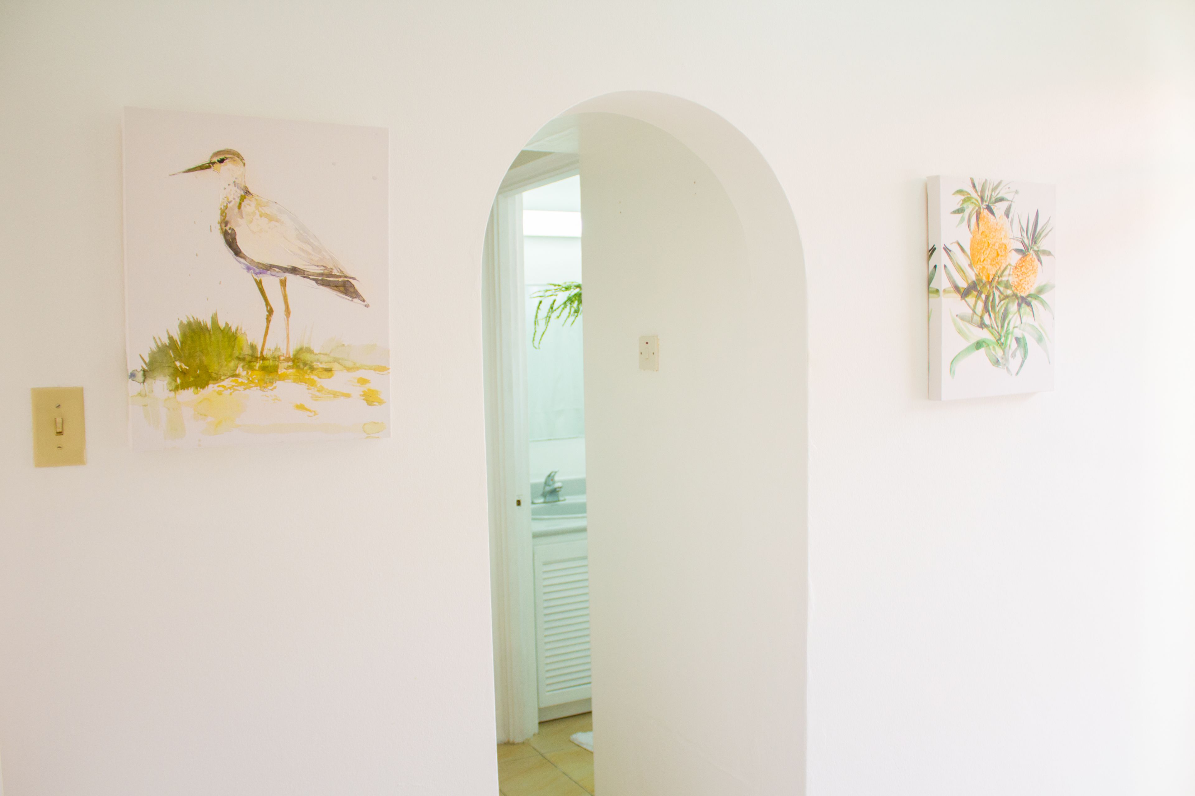 ดีลักซ์คอนโด, เตียงคิง  ไซส์ 1 เตียง, ห้องครัว, วิวเมือง | บริเวณนั่งเล่น | ทีวีจอแบน 40 นิ้ว พร้อมช่องเคเบิล, ทีวี