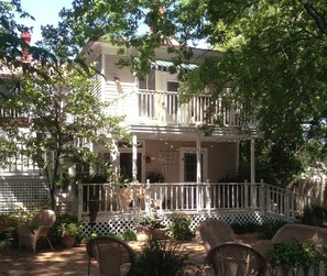 Garden - Rosemont B&B Cottages (Little Rock)