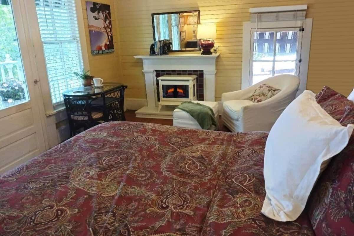Gardener's Cottage with Balcony | Living area