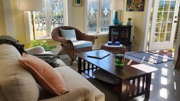 Deluxe Cottage, 1 King Bed, Garden View, Ground Floor | Living area | 45-inch flat-screen TV with cable channels, TV, fireplace