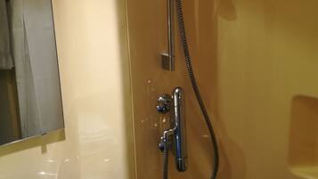 Chambre Triple Classique (Bleuet) | Bathroom