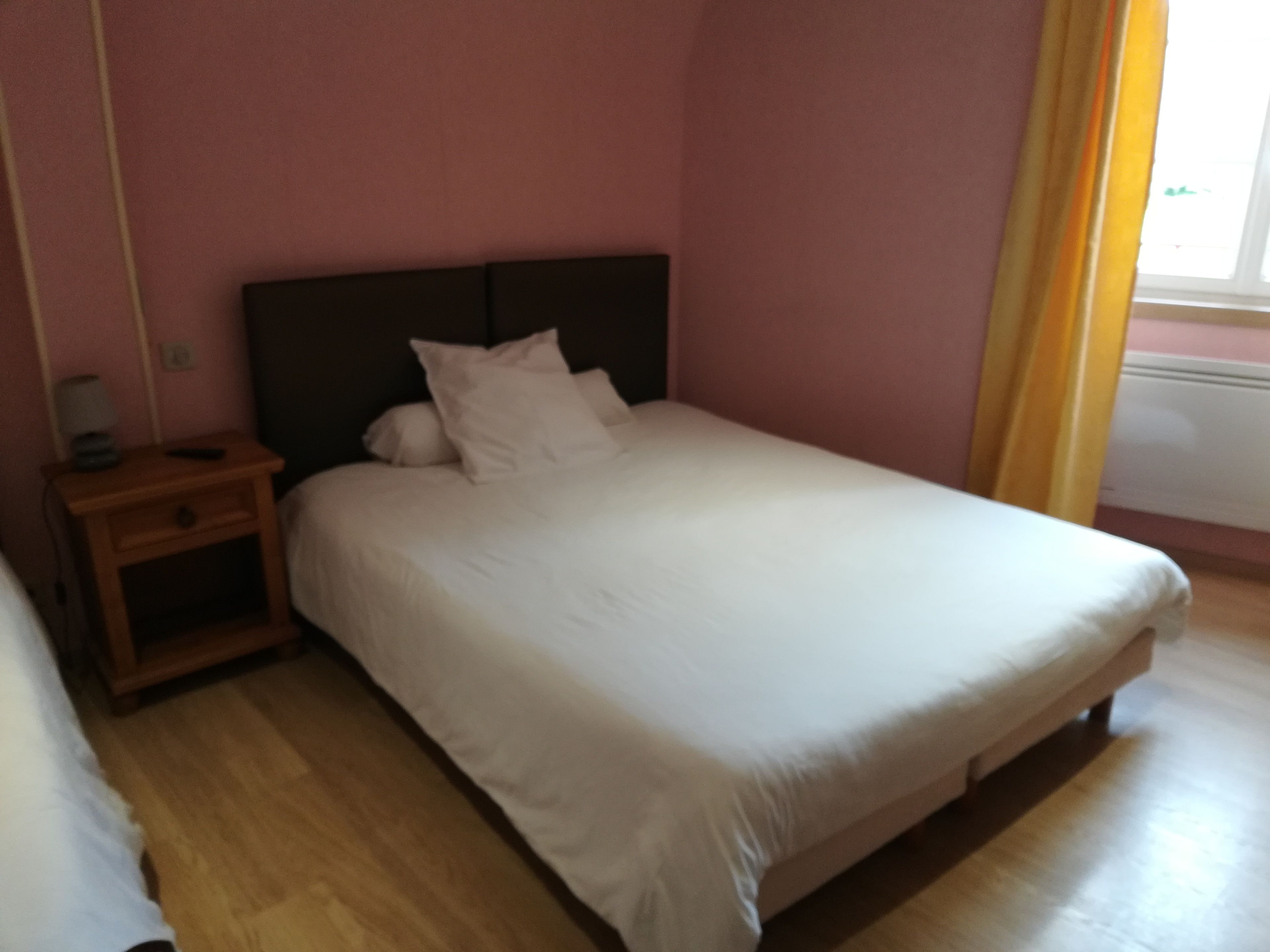 classic triple room (rose) | 1 bedroom, premium bedding, desk, free wifi