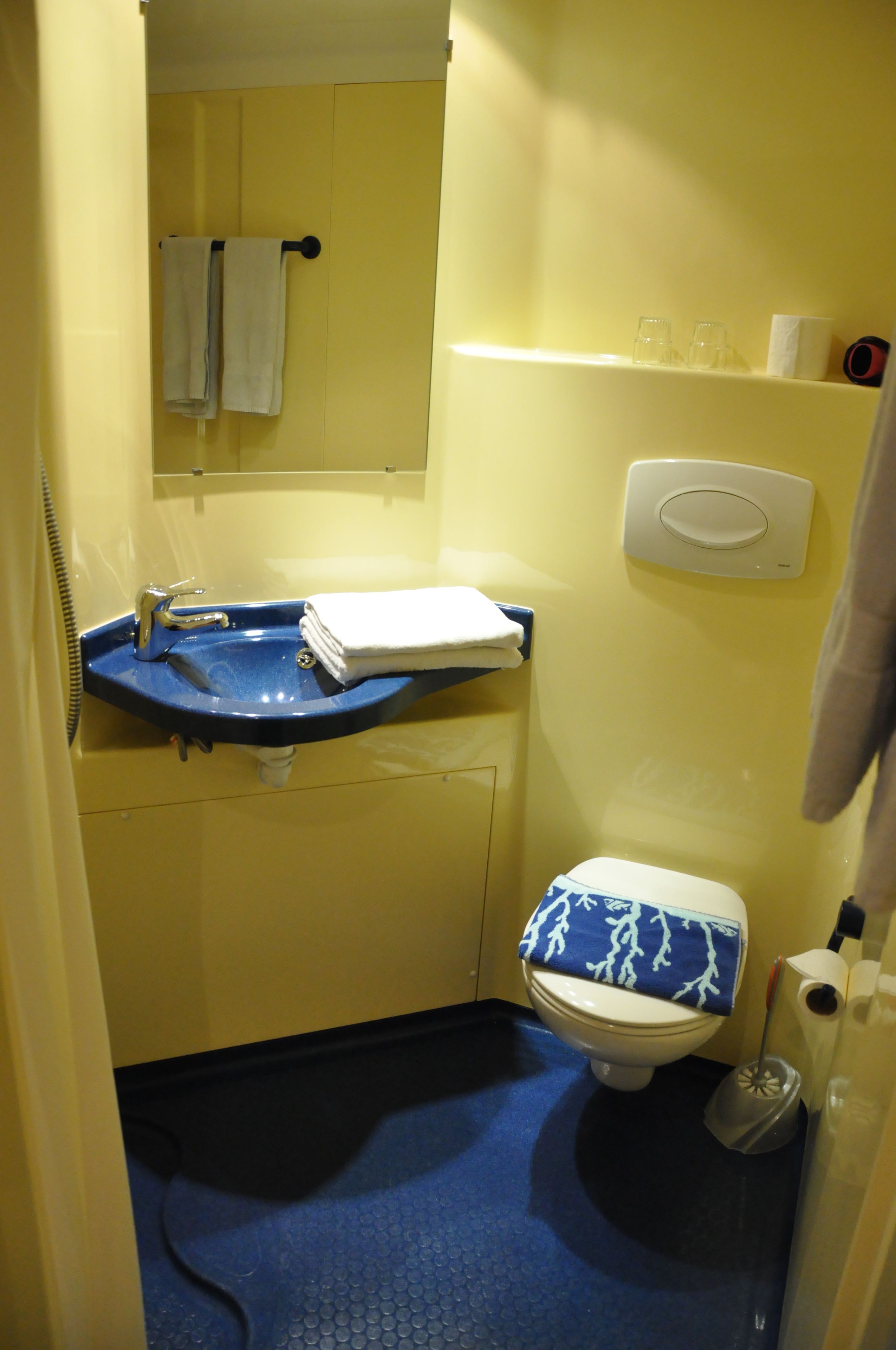 classic triple room (rose) | bathroom | shower, free toiletries, hair dryer, towels