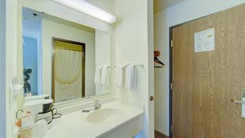 King Bed Accessible Non-Smoking | Bathroom | Free toiletries, hair dryer, towels