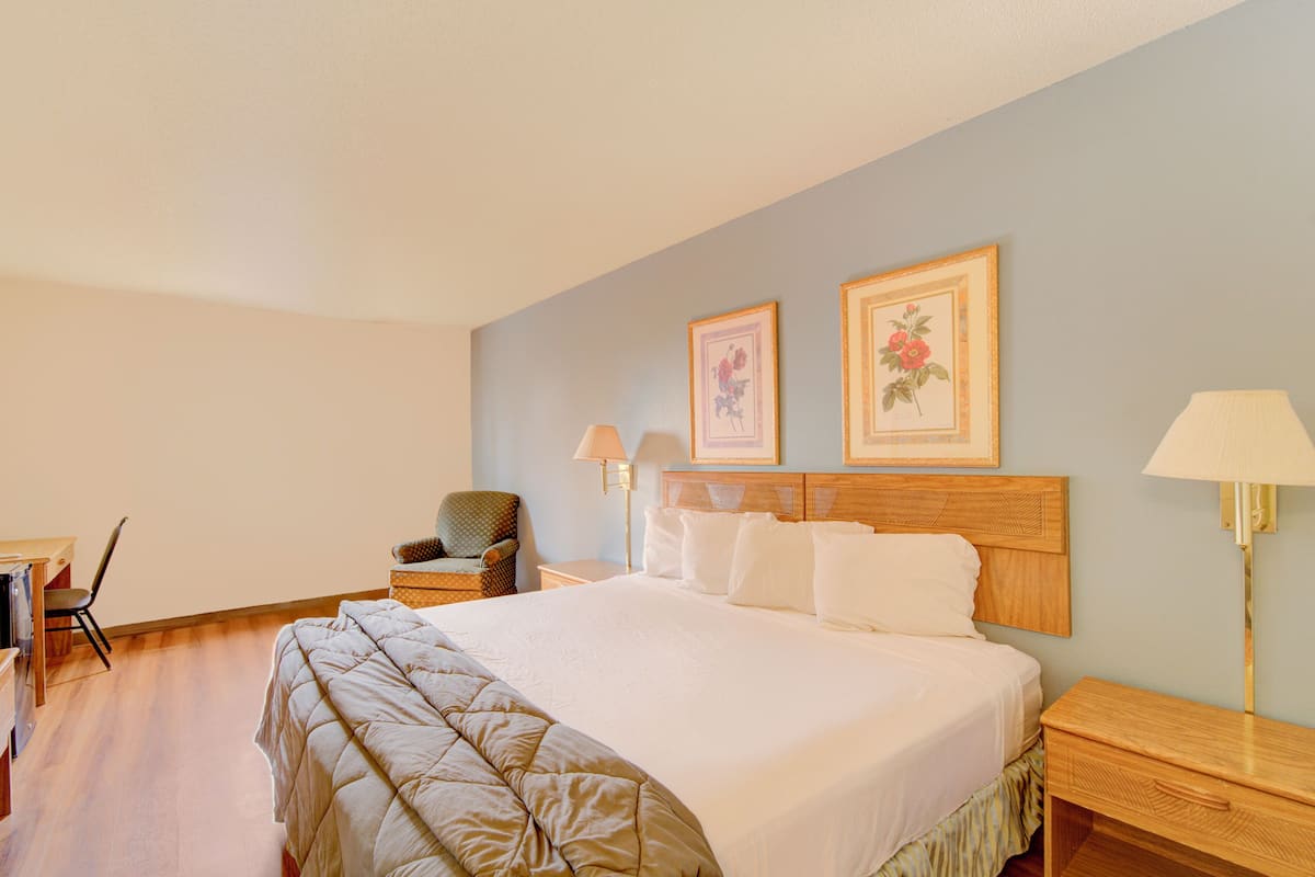King Bed Accessible Non-Smoking | In-room safe, desk, iron/ironing board, free WiFi