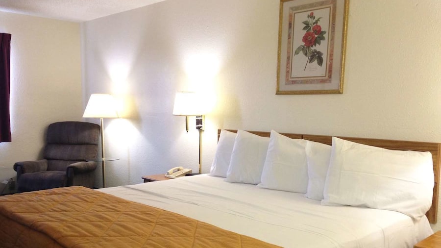Capital O Amerihost Inn and Suites Fulton Hwy 54 MO