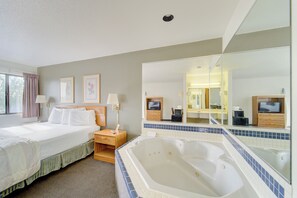 Room, 1 King Bed, Non Smoking, Jetted Tub | In-room safe, desk, iron/ironing board, free WiFi
