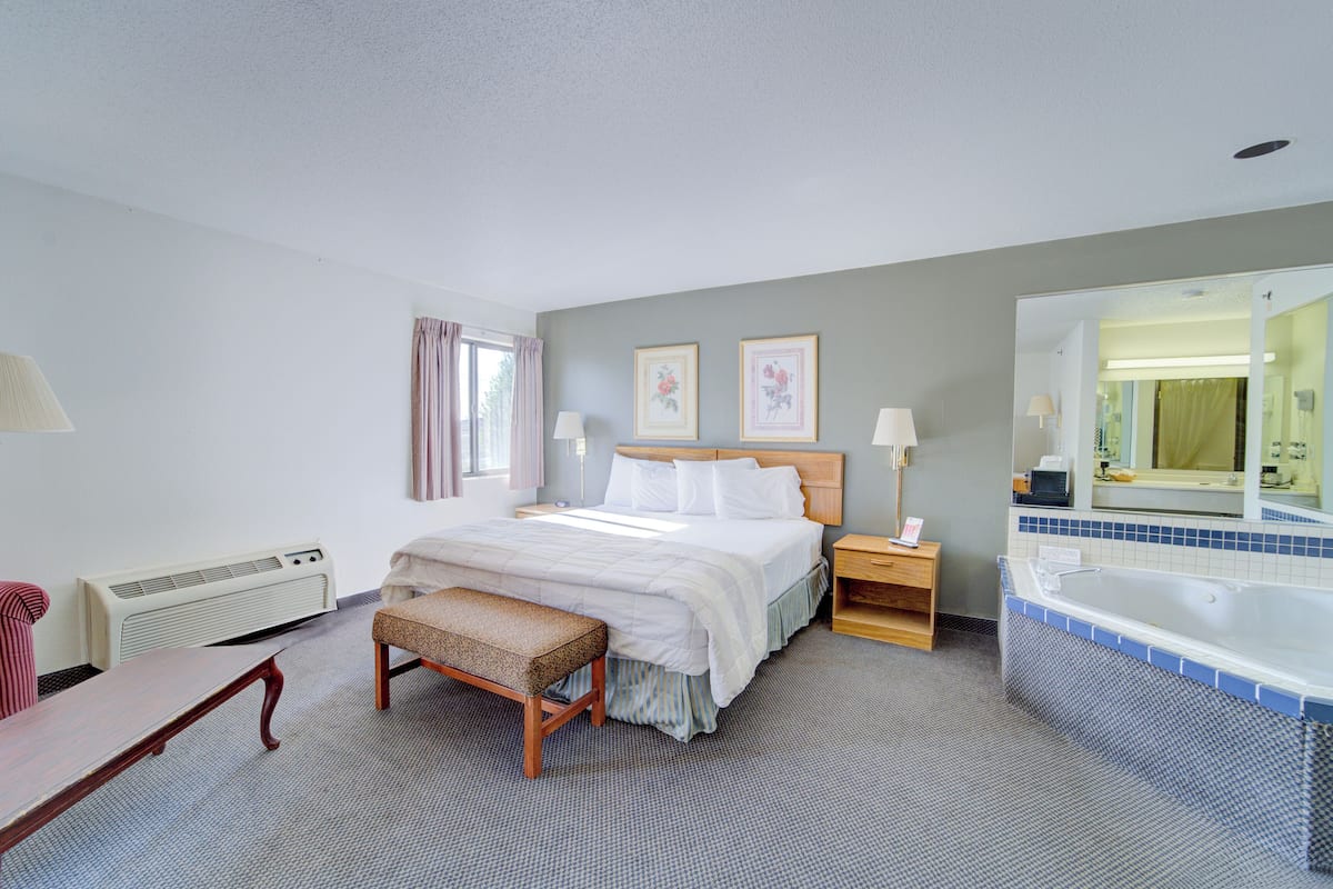 Room, 1 King Bed, Non Smoking, Jetted Tub | In-room safe, desk, iron/ironing board, free WiFi