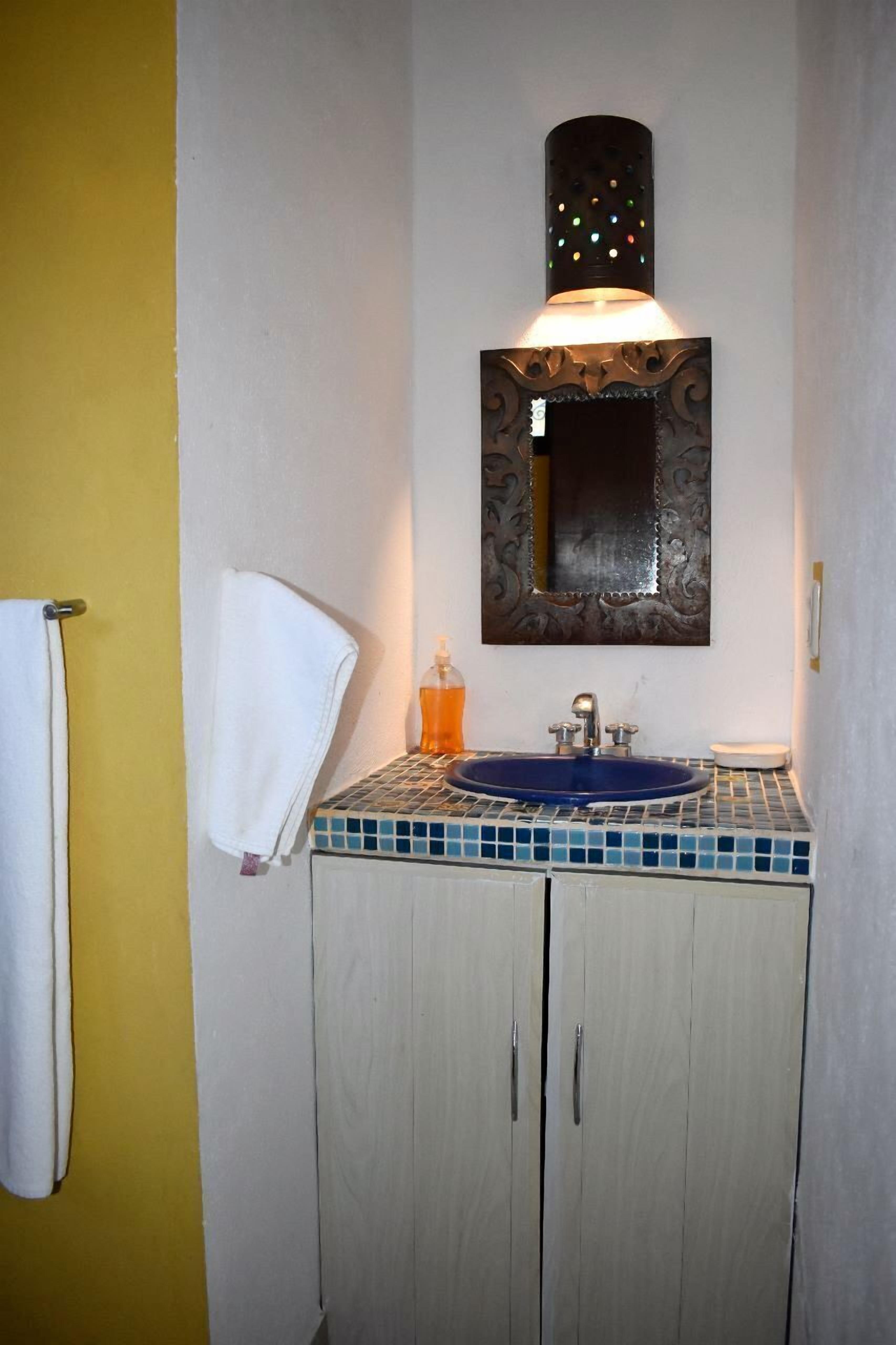 standard double room, ensuite, garden view (mosaico rivera) | bathroom | shower, free toiletries, towels, soap