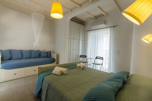 Luksushuvila, 3 makuuhuonetta, merinäköala | 3 makuuhuonetta, ylelliset vuodevaatteet, silitysrauta/-lauta