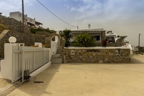 Front of property - Corfos Villa (Mykonos)