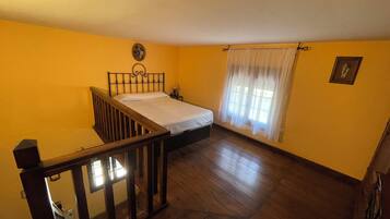 Honeymoon suite | 1 slaapkamer, bedden met traagschuimmatras, een bureau