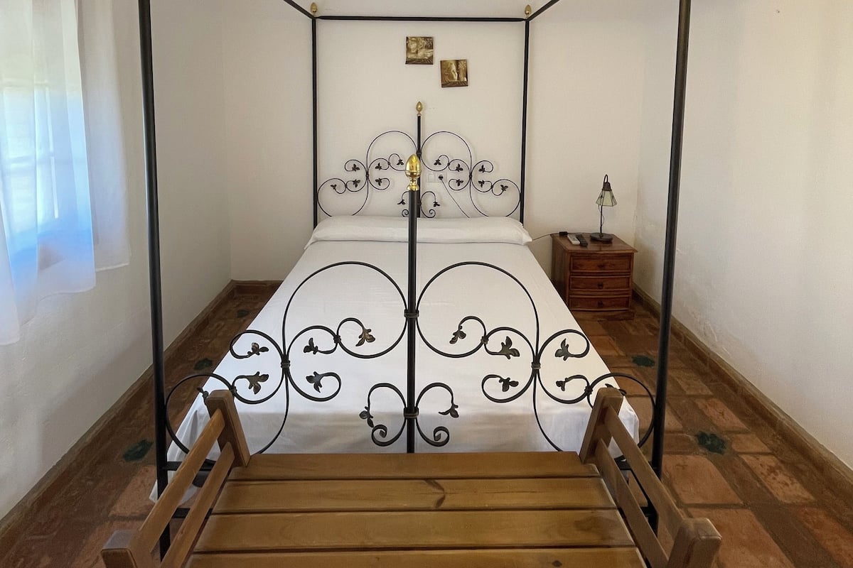 Deluxe tweepersoonskamer | 1 slaapkamer, bedden met traagschuimmatras, een bureau