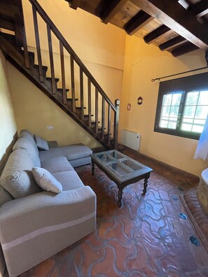 Colchones con efecto memoria, escritorio y cortinas blackout 