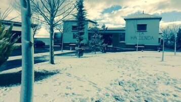 A snow-covered outdoor area with a building labeled "LA HAIENDA".