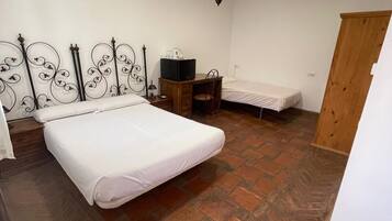 Chambre Double Design | Matelas mémoire de forme, bureau, rideaux occultants