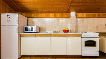 Classic-Apartment, 2 Schlafzimmer, Balkon, Meerblick | Eigene Küche