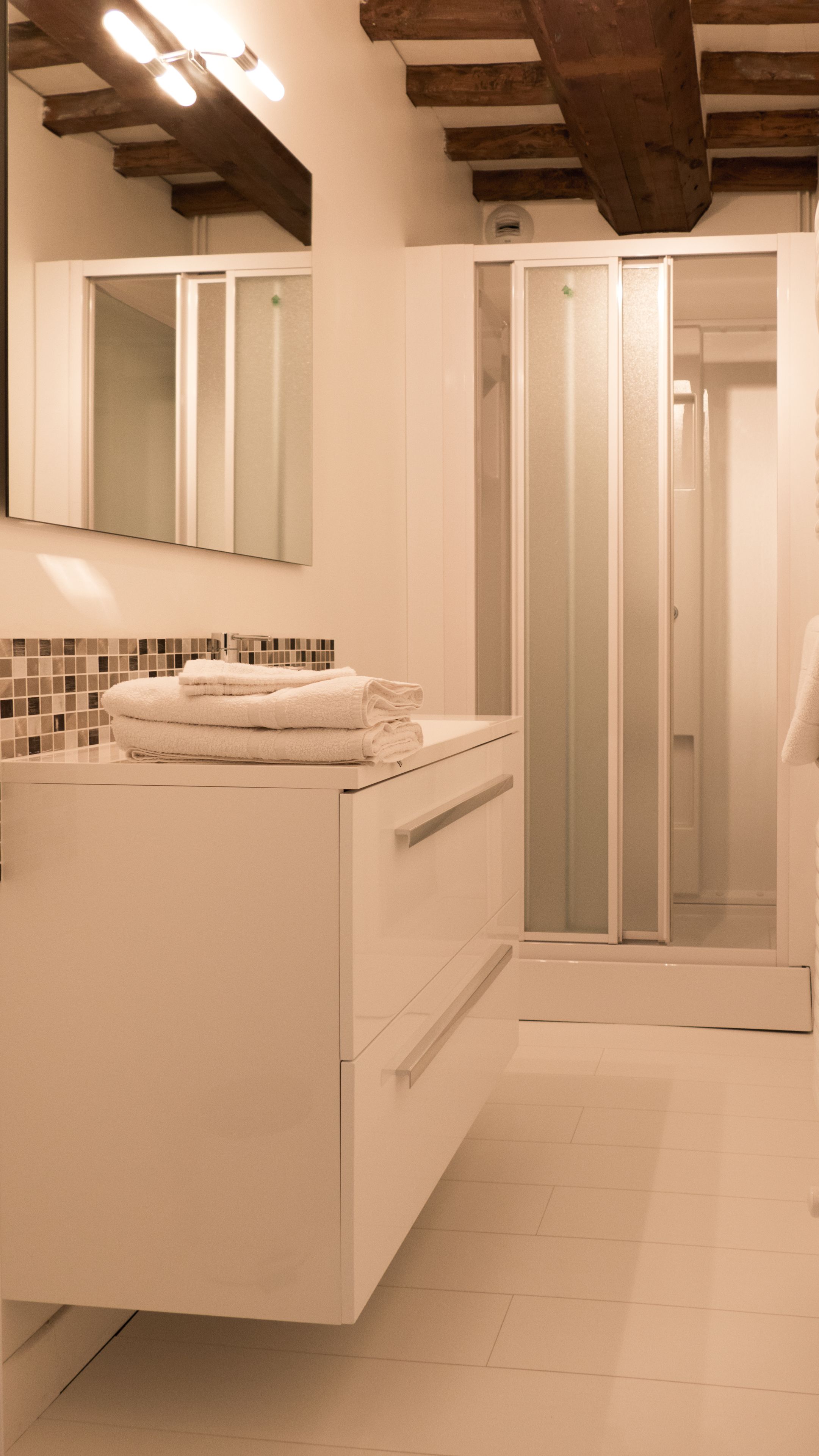 Kamar Double, ensuite ("Bayeux") | Kamar mandi | Shower, perlengkapan mandi gratis, pengering rambut, dan handuk