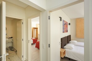 Apartment, 2 Schlafzimmer | 1 Schlafzimmer, Schreibtisch, laptopgeeigneter Arbeitsplatz, Babybetten