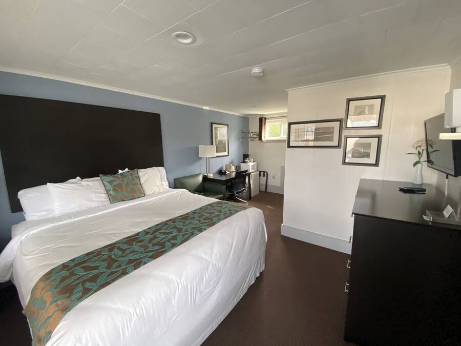 Kamer, 1 kingsize bed | Individueel gemeubileerd, een bureau, gratis wifi, beddengoed