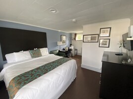 Muebles diferentes, escritorio, wifi gratis y ropa de cama 