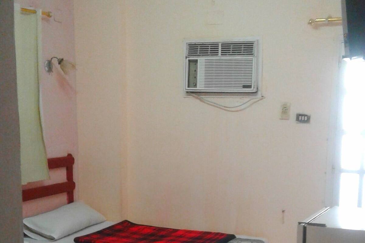 Triple Room | Desk, free WiFi