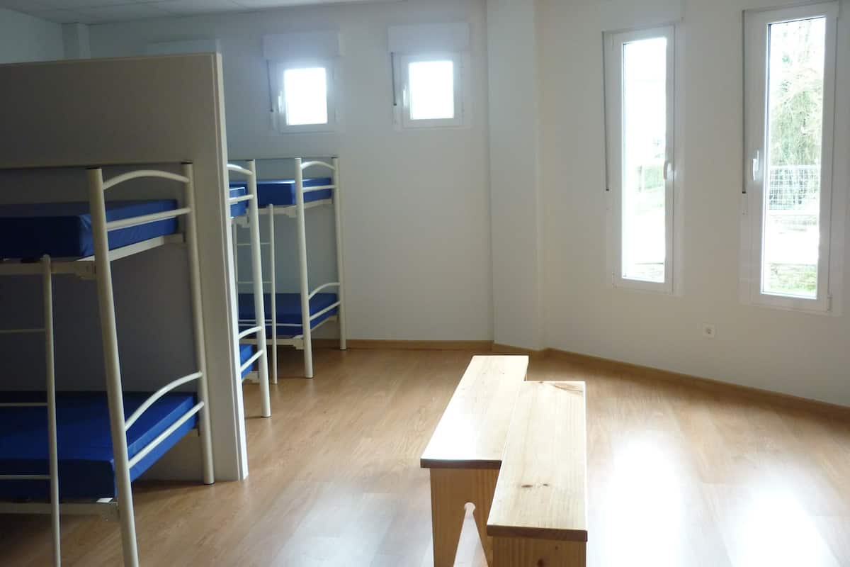 Dormitorio compartido mixto, baño compartido (1 cama en habitación compartida de 14 camas) | Escritorio y wifi gratis