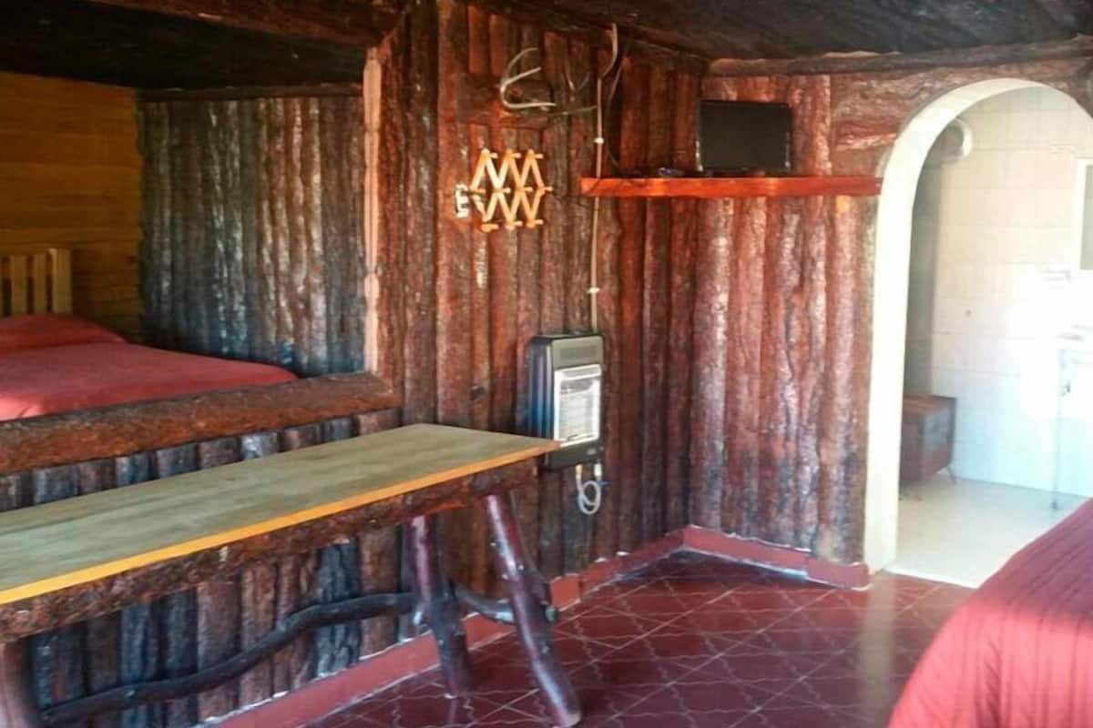 Cabaña estándar, 2 camas matrimoniales | Escritorio y wifi gratis
