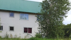 Property grounds - Falcon's Nest Bed & Breakfast (Talkeetna)