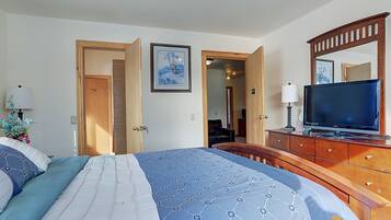 Room, 1 Queen Bed, Private Bathroom