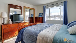 Room, 1 Queen Bed, Private Bathroom - Falcon's Nest Bed & Breakfast (Talkeetna)