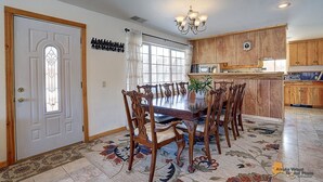 Restaurant - Falcon's Nest Bed & Breakfast (Talkeetna)