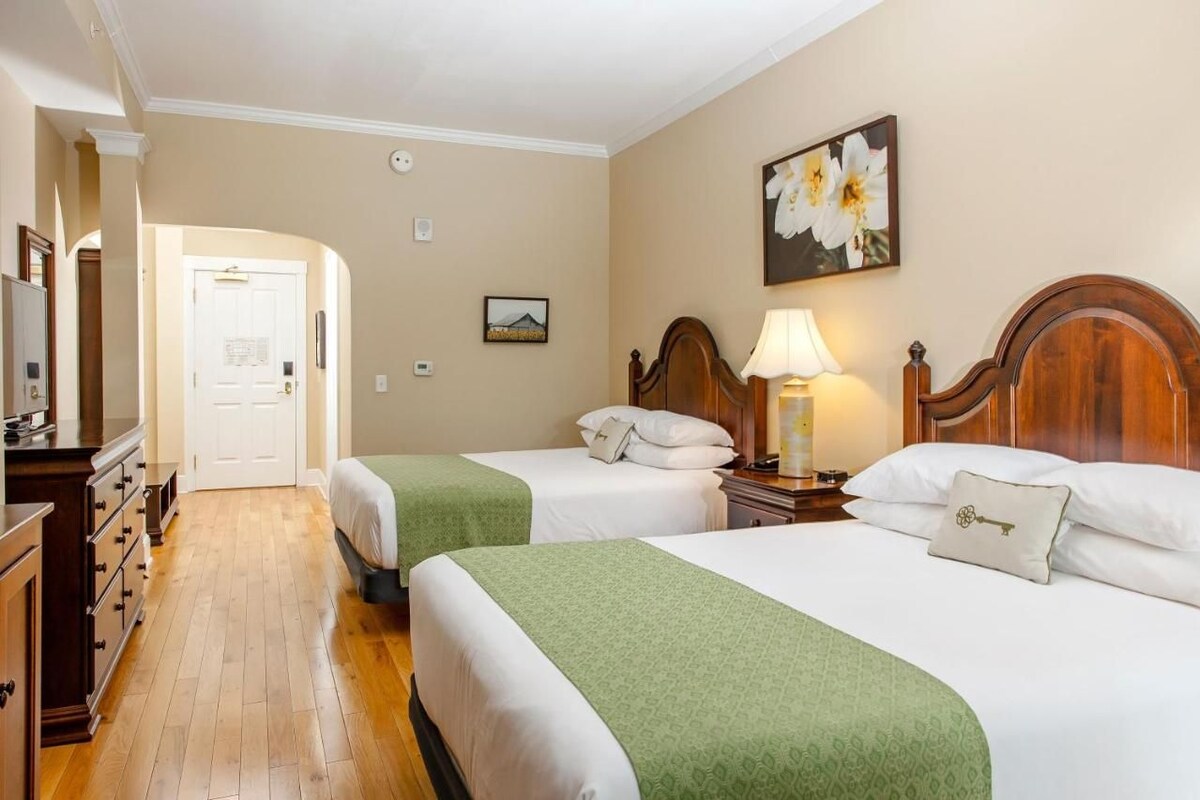 Premium bedding, desk, WiFi (free), bed sheets