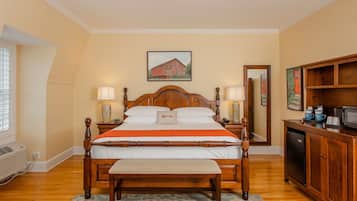 Deluxe Room, 1 King Bed | 1 bedroom, premium bedding, desk, free WiFi
