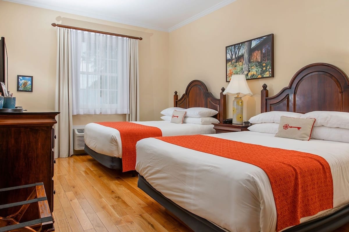 Ropa de cama de alta calidad, escritorio, wifi gratis y ropa de cama 