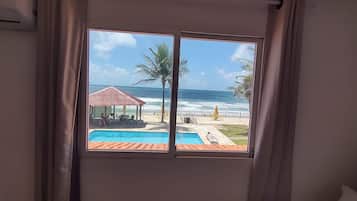 Triple Room | Minibar, in-room safe, blackout drapes, free WiFi