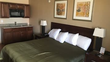 Rom – deluxe, 1 kingsize-seng, tekjøkken | Skrivebord, strykejern/-brett, wi-fi (inkludert) og sengetøy