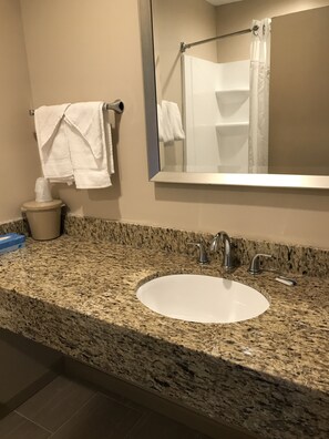Free toiletries, towels - Allen Park Motor Lodge (Allen Park)