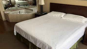 Deluxe Room, 1 King Bed, Jetted Tub | Living room | Flat-screen TV