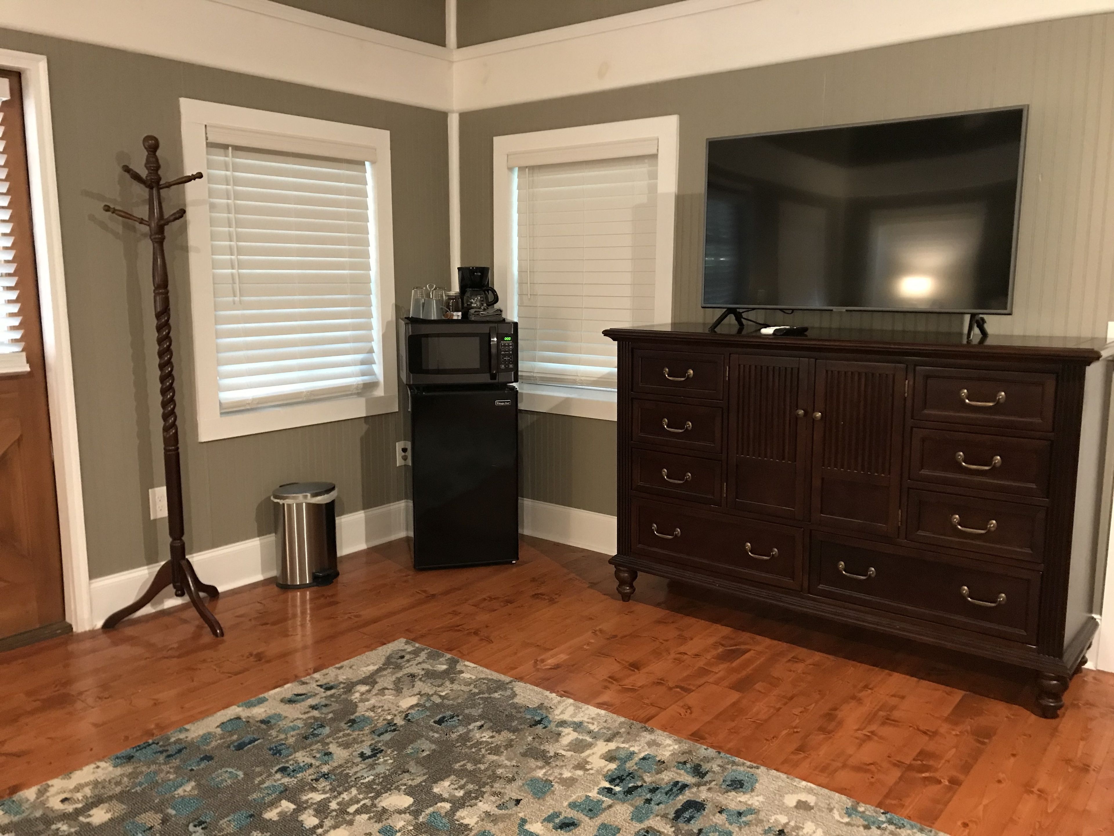 luxury cabin | living area | 50-inch smart tv with digital channels, tv, streaming services