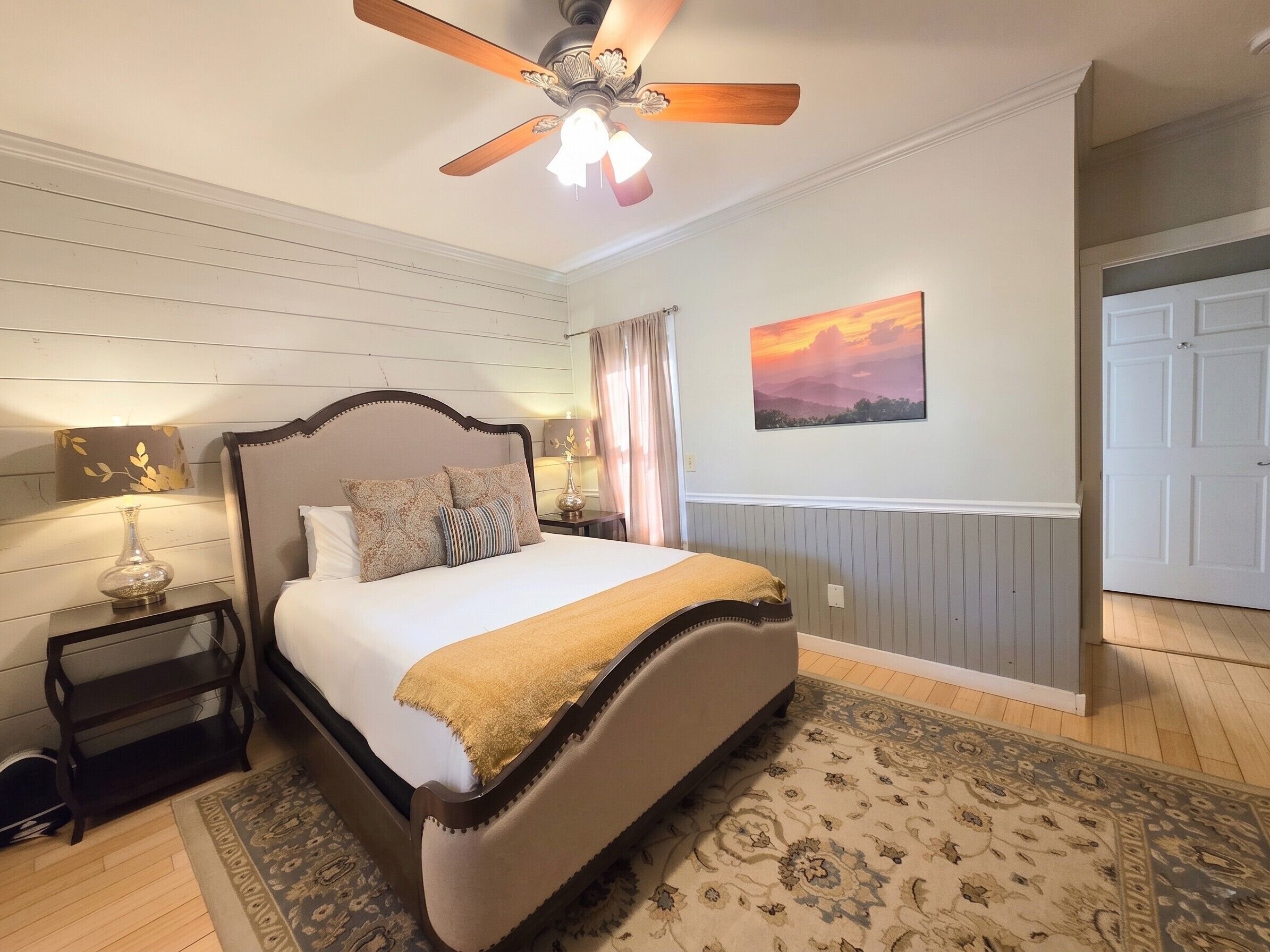 Signature Room, 1 Queen Bed, Refrigerator & Microwave, Ground Floor