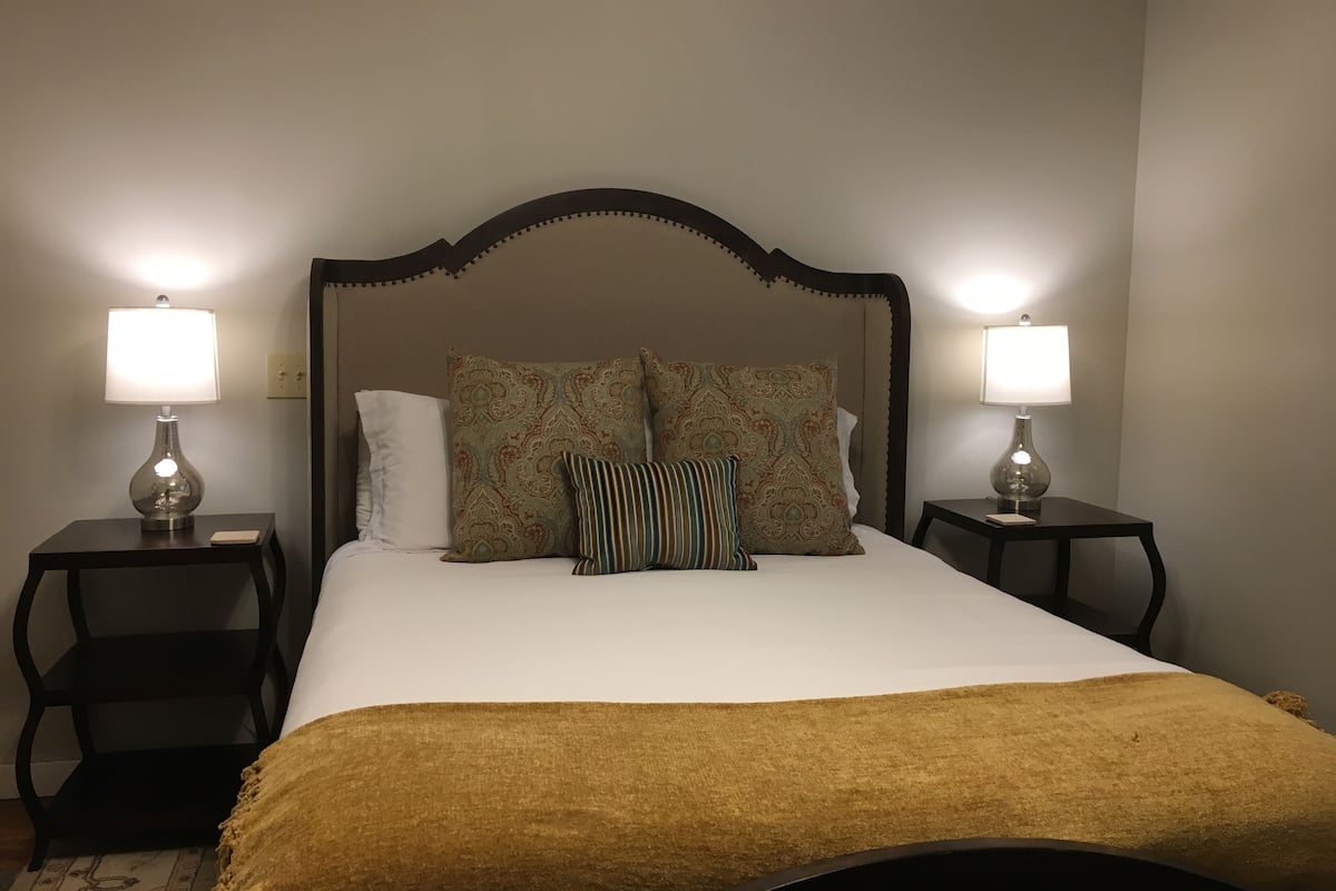 Signature Room, 1 Queen Bed, Refrigerator & Microwave, Ground Floor