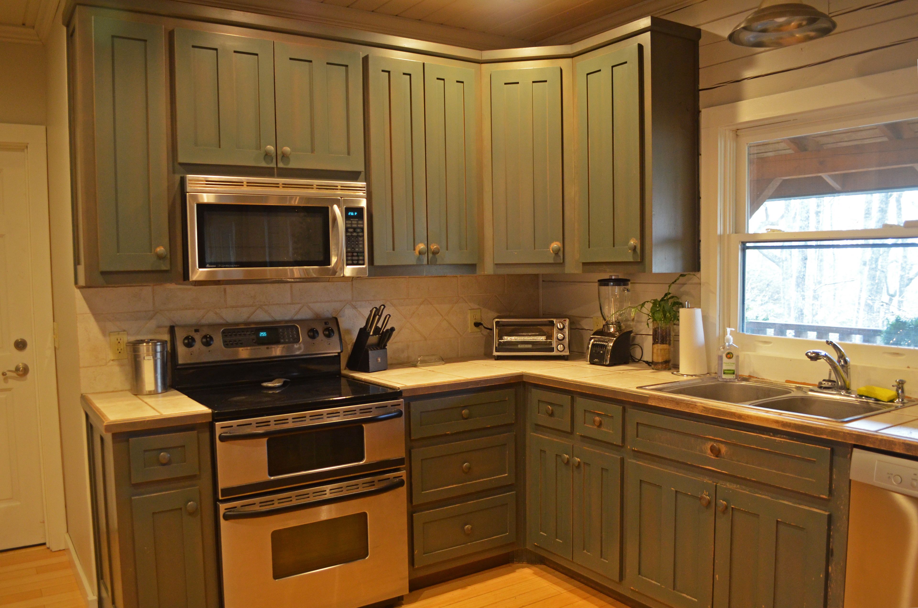 family suite, 2 bedrooms, kitchen, mountain view | private kitchen | coffee/tea maker