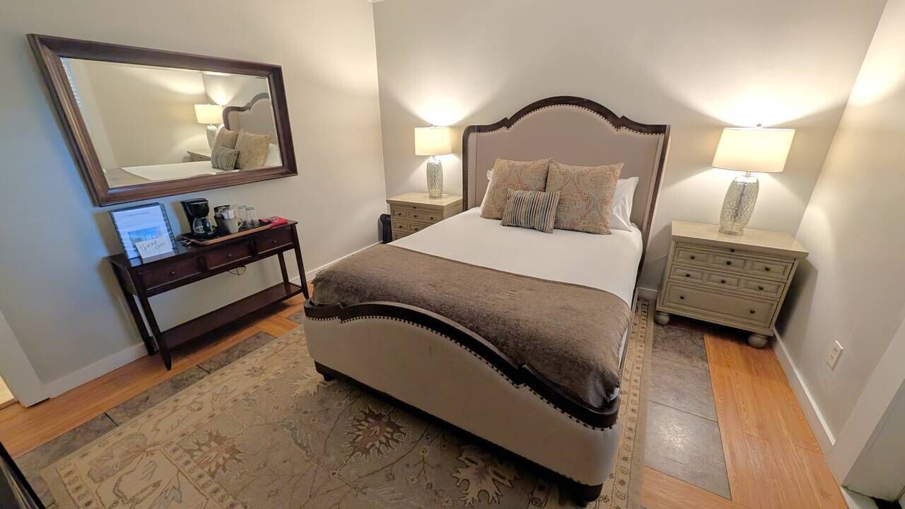 Signature Room, 1 Queen Bed, Refrigerator & Microwave, Ground Floor