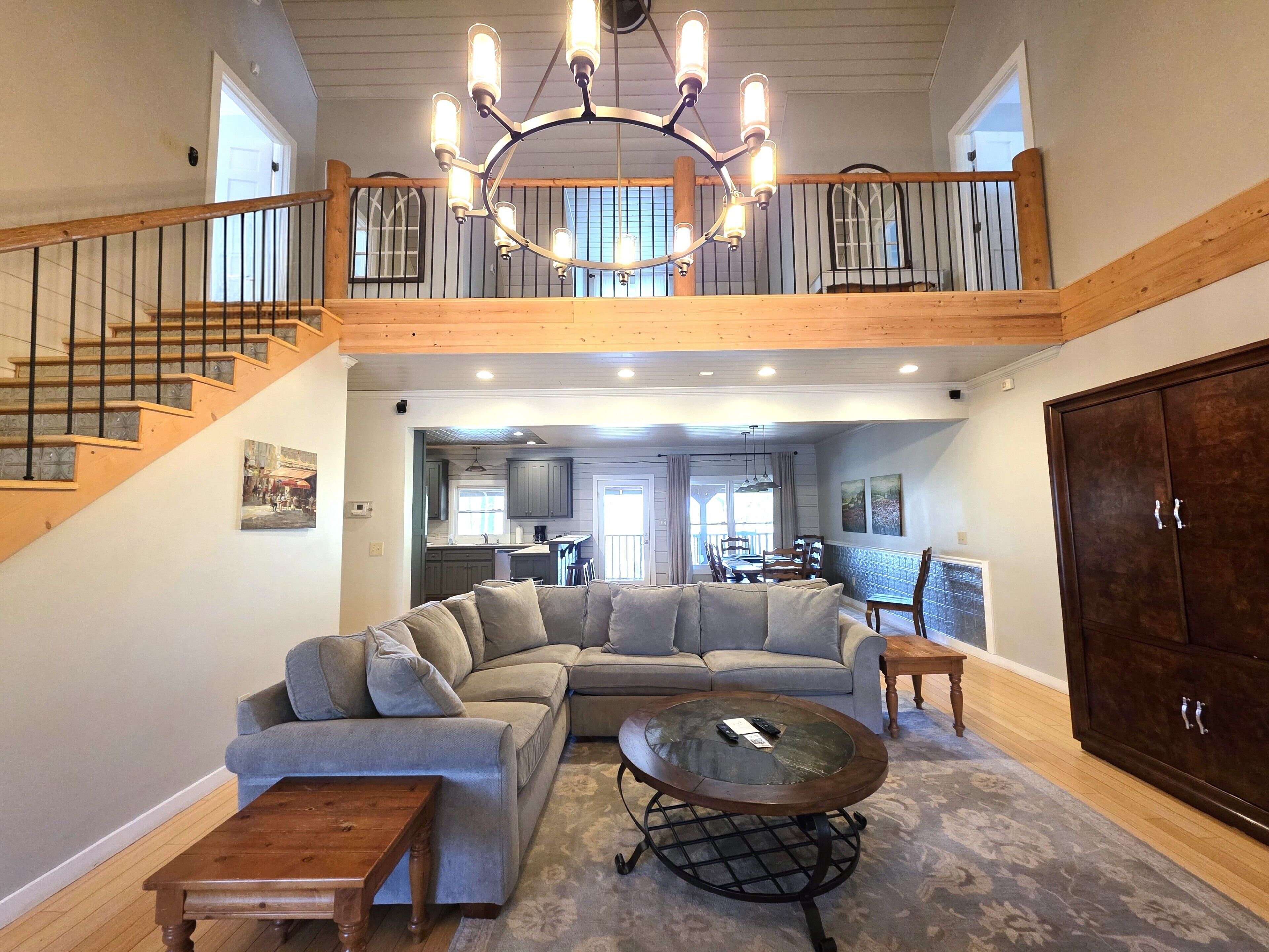 Family Suite, 2 Bedrooms, Kitchen, Mountain View | Living area